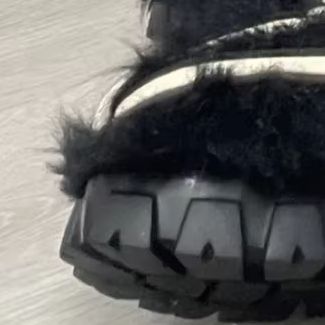 Street Fashion Y2K - Damskie czarne futrzane buty na platformie
